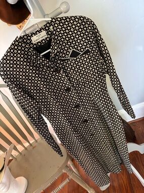 Albert Nipon Sz 4. Silk.  Vintage  Black and Cream Geometric Long Sleeve Dress